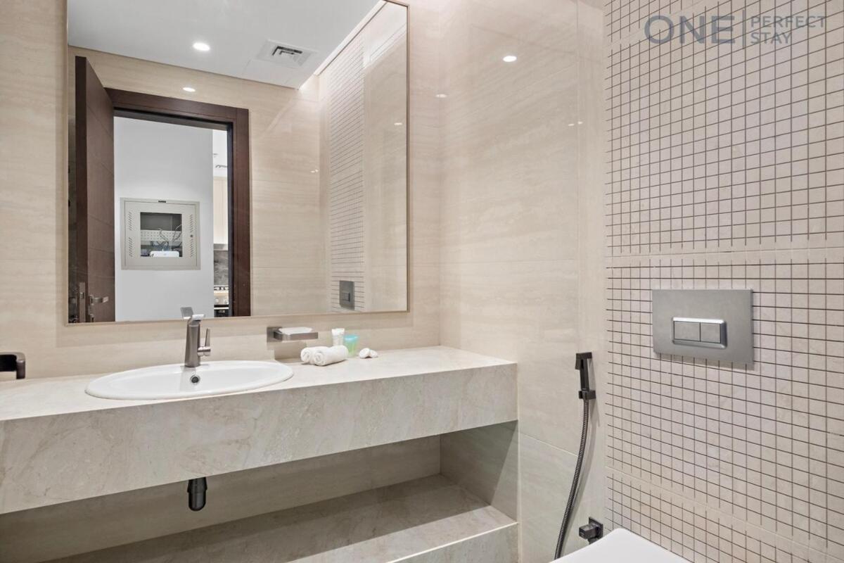 Luxury 1br In Business Bay With Infinity Pool & Gym Dubai